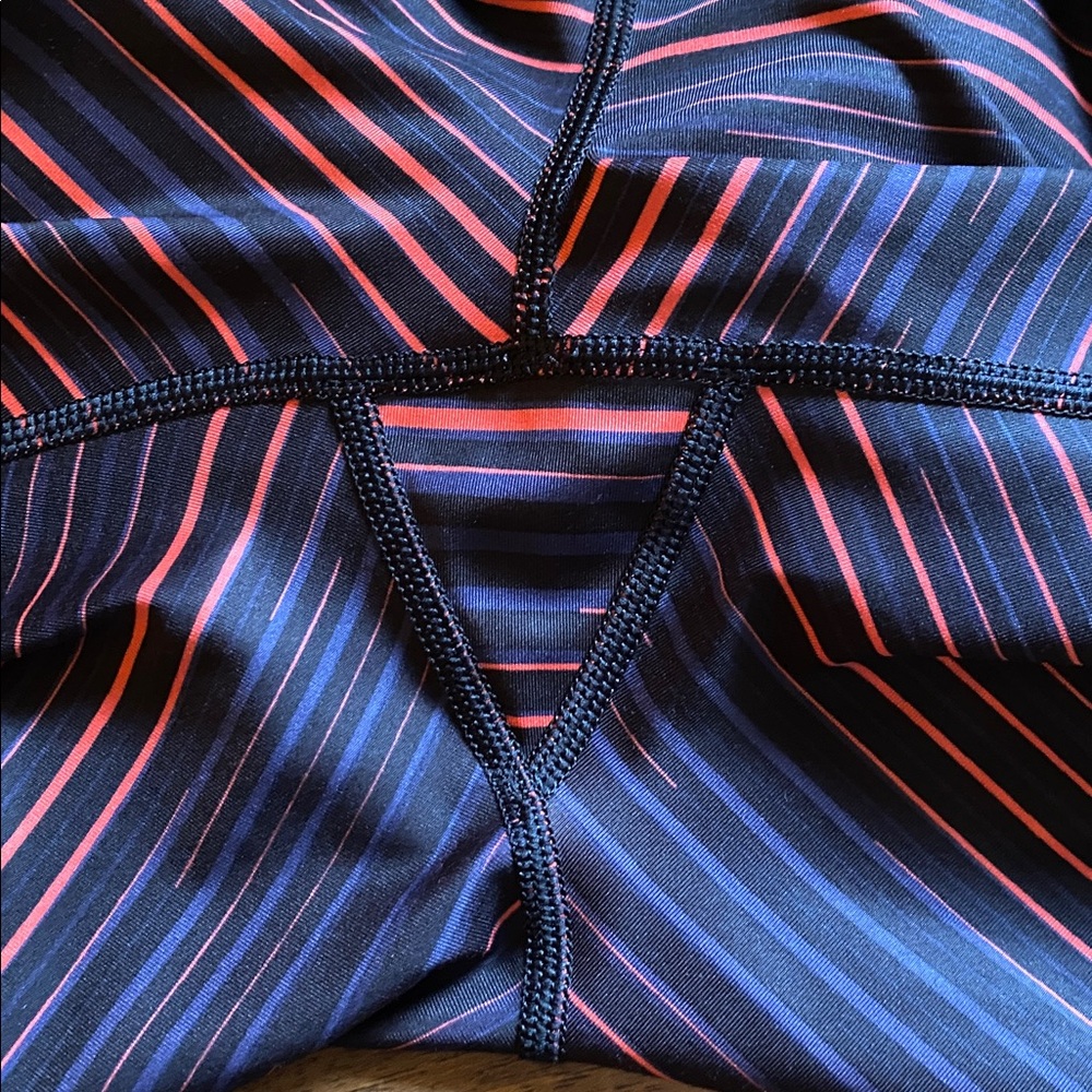 Lululemon Running Walking Speed Tight IV, size 6 - Picture 10 of 10